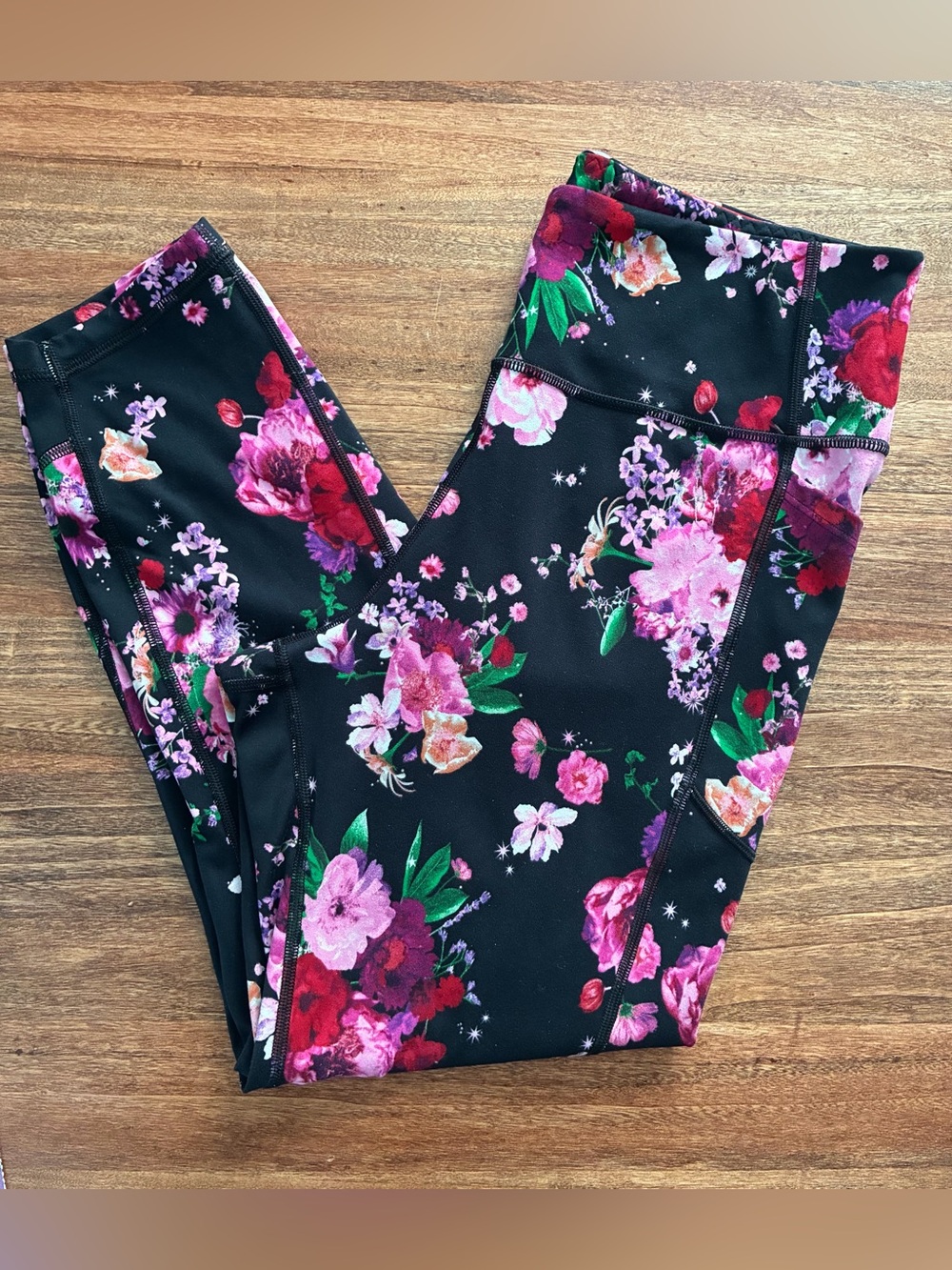 LARGE SHORT Victoria’s Secret On Point Flow Floral Athletic Cropped Leggings VS